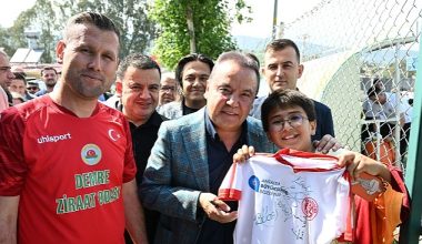 Çiftçi Kupası'nın başlama vuruşunu Başkan Böcek yaptı