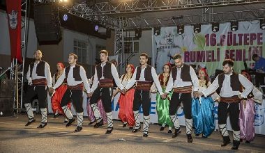 Gültepe Rumeli Şenliği Konak'ta Balkan Rüzgarı Estirdi
