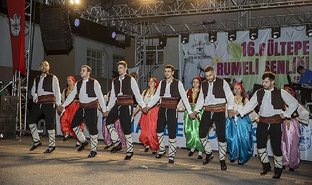Gültepe Rumeli Şenliği Konak'ta Balkan Rüzgarı Estirdi
