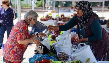 Karşıyaka'da atalık tohumların mahsulleri tezgahları süsledi