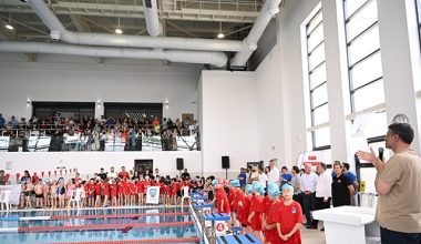 Kartepe'de 245 Minik yüzücü mücadele etti 