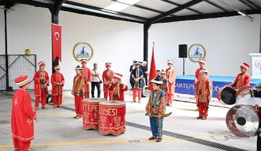 Kartepe'de “İmam Hatip Okulları Şenliği" Kartepe'de “İmam Hatip Okulları Şenliği"