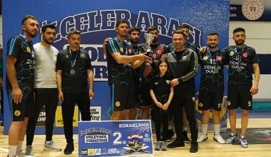 Konya Büyükşehir'in İlçeler Arası Voleybol Turnuvası'nda Şampiyon Çumra Oldu