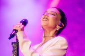 Melike Şahin Göz Alıcı Bir Geceye İmza Attı
