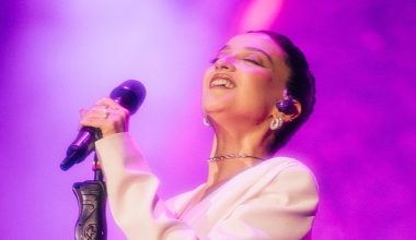 Melike Şahin Göz Alıcı Bir Geceye İmza Attı