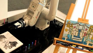 Mitsubishi Electric'in kolaboratif robotu Melfa Assista, Cumhuriyetimizin 100. yılını çizdiği resimlerle kutladı
