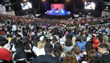 Rüstemoğlu Cemal'in Tuhaf Hikayesi Açık Havada Unutulmaz Bir Gece Yaşattı