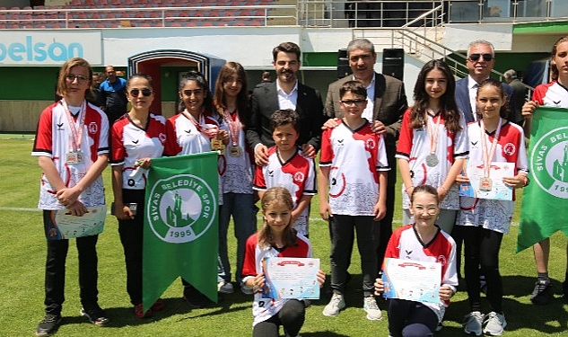 Sivas Belediyesi tarafından her yıl geleneksel olarak düzenlenen İlkokullar Arası Futbol Turnuvası sona erdi