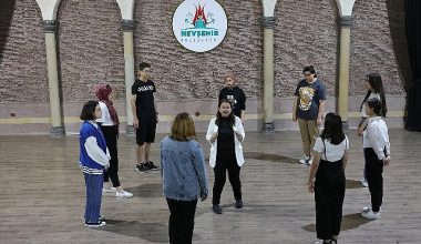 Yaratıcı drama ve tiyatro kursu başladı