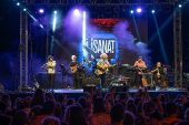 Yeni Türkü İş Sanat Çarşamba Sahnesi'nde Marmaris'i Salladı