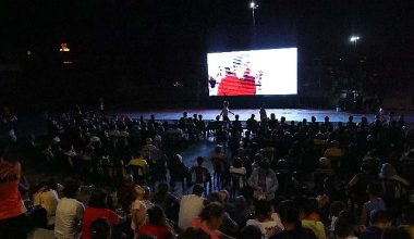 Açık havada sinema keyfi başladı