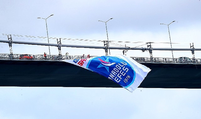 Anadolu Efes'in Şampiyonluk bayrakları bir kez daha İstanbul Boğazı'nda
