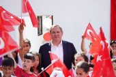 Ayvalık Belediyesi, yaz tatili süresince çocukların ve gençlerin verimli ve keyifli zaman geçirmeleri amacıyla yaz kursları düzenliyor.