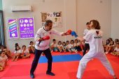 Çukurovalı çocuklar spor yapıyor