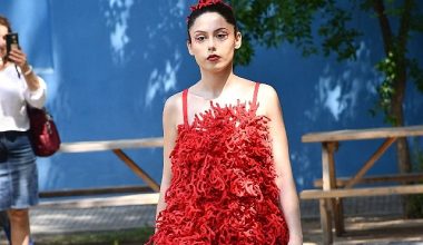 Ege Üniversitesi Moda ve Tasarım Yüksekokulunun ilk mezunlarından moda şovu