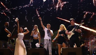 İstanbul Festivali'nde Hande Yener ve Serdar Ortaç Rüzgarı Esti İstanbul Festivali'nde Hande Yener ve Serdar Ortaç Rüzgarı Esti