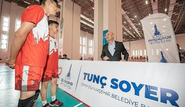 İzmir'in yeni spor uygulaması Sporİzmir kullanıma sunuldu