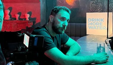 Oyuncu Fırat Çelik, Pernod Ricard 'Drink More Water' isimli yeni filmi ile su içmeye davet ediyor Oyuncu Fırat Çelik, Pernod Ricard 'Drink More Water' isimli yeni filmi ile su içmeye davet ediyor