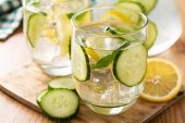 Su içmenizi kolaylaştıracak 3 aromalı su önerisi