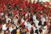 30 Ağustos Zafer Bayramı'nda Karşıyaka, gelincik tarlasına döndü
