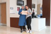 55 yaşındaki kadın, sporla bastonunu attı