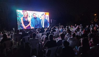 Açık havada sinema keyfi Gölcük'te bir başka güzel