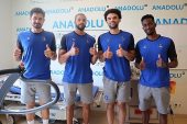 Anadolu Efesli 4 basketbolcu sağlık kontrolünden geçti