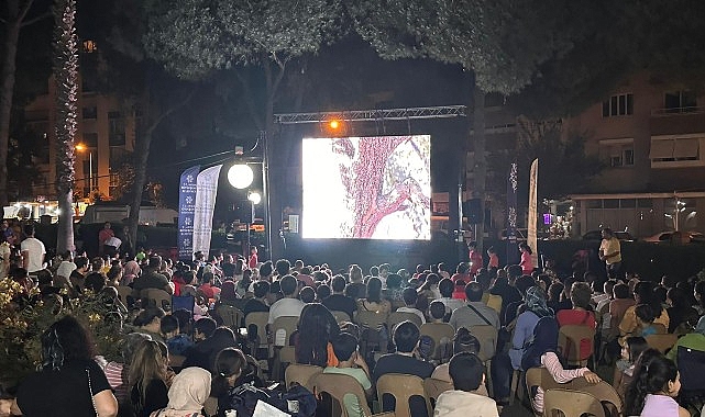 Aydın Büyükşehir Belediyesi'nden Nazilli'de Açı Hava Sineması