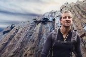 Bear Grylls ile Yabanda: Zorlu Mücadele Heyecan Dolu Yeni Bölümleriyle National Geographic Ekranlarında!
