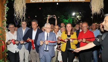 Burhaniye 33.Kültür ve Sanat Festivali Kapılarını Açtı