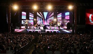 Büyük Zaferin 101. Yılı Menderes'te Coşkuyla Kutlandı