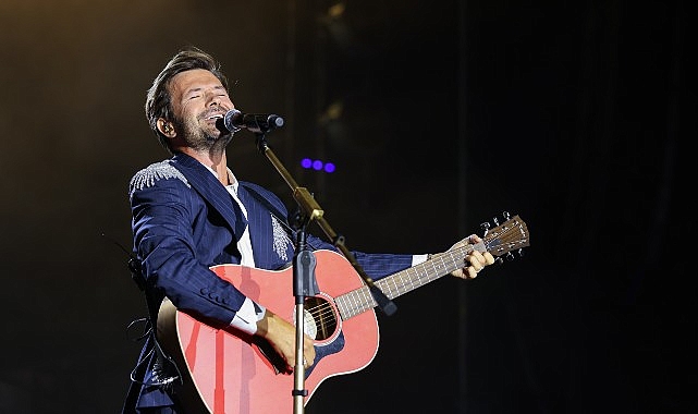 İlk Performansıyla Büyük İlgi Gören Yalın “Gitar Adam"  26 Ağustos'ta Yeniden Parkorman'da!