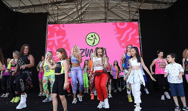 İstanbul Festivali'nde 50 bin kişiyle Zumba dansında dünya rekoru!