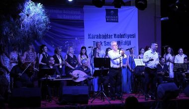 Karabağlar Belediyesi TSM Korosu'ndan renkli konser