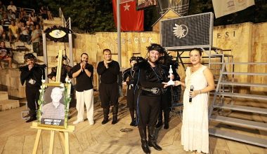 “Kargalar" Efes Selçuk'a Geldi