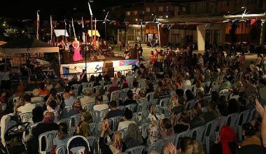 Küçükçekmece'de 'Sanat' parka taşındı, yaz akşamları renklendi