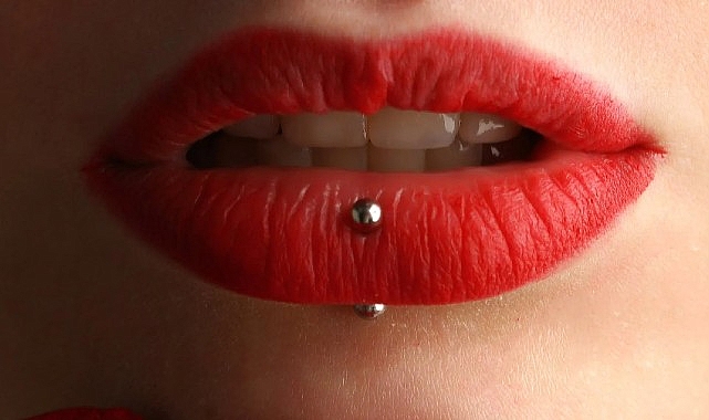 Piercing Yaptıracaklara Kötü Haber:  Alerjik Reaksiyonlara Yol Açabilir!