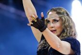 Sertab Erener Turkcell Vadi sahnesinde verdiği konserle tüm dinleyicileri büyüledi