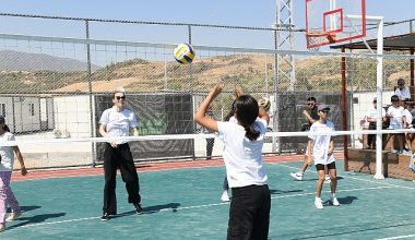 Team Paribu ve İhtiyaç Haritası, Hatay'da 400 çocuk ve gencin faydalanacağı spor alanı inşa etti