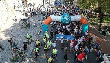 Cumhuriyet için Tophane'den Mudanya'ya pedalladılar