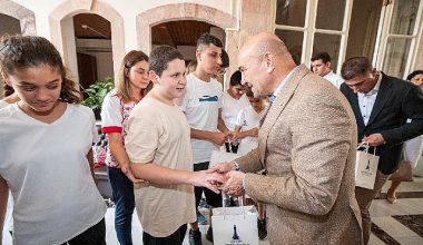 Görme engelli milli takım sporcuları Başkan Soyer'i ziyaret etti