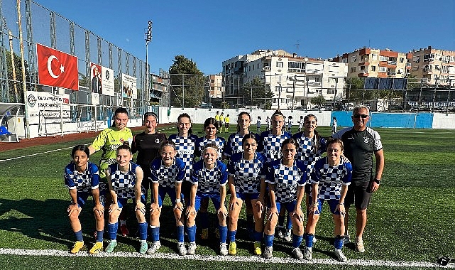Konak Belediyespor U17 Kız Futbol Takımı şampiyonluk yolunda