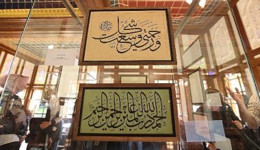 Konya Büyükşehir'in Ev Sahipliği Yaptığı Hüsn-i Hat Sergisi Ziyaretçilerini Ağırlıyor