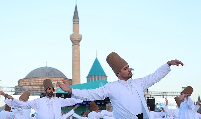 Mevlana'nın Huzurunda 250 Semazen Aynı Anda Sema İcra Etti