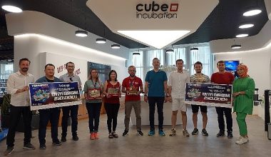 Teknopark İstanbul'un kuluçka merkezi Cube Incubation'un girişimcilerine TEKNOFEST Ankara'da ödül