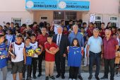 Antalya Büyükşehir'den Serik Dikmen İlkokulu'na spor malzemesi desteği