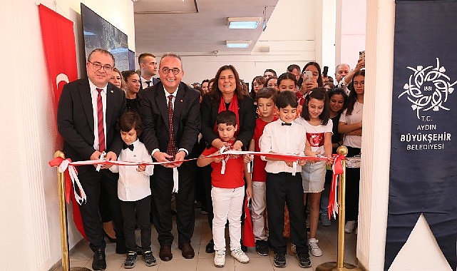 Başkan Çerçioğlu 'Cumhuriyet' Sergisinin açılışını gerçekleştirdi