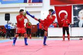Bayraklı'da Cumhuriyet coşkusu sporla başladı!
