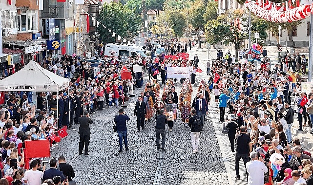Bergama'da Cumhuriyet Bayramı coşkuyla kutlandı