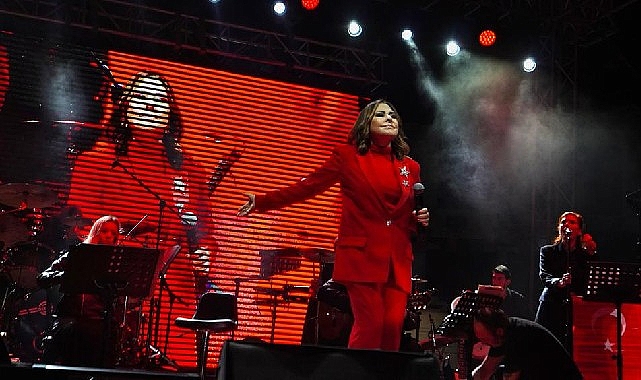 Çeşme, Cumhuriyet'in 100. Yaşını Coşkuyla Kutluyor!